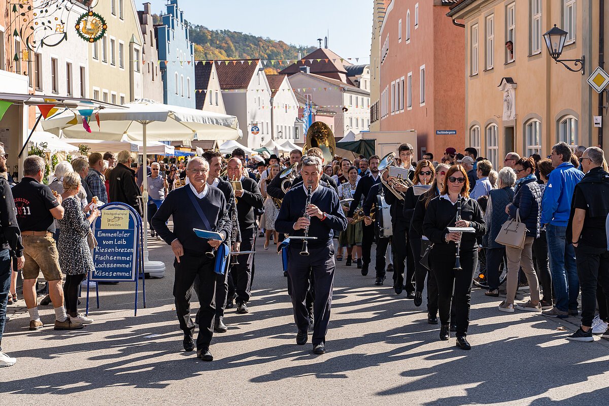 Blaskapellenzug am Zwiebelmarkt